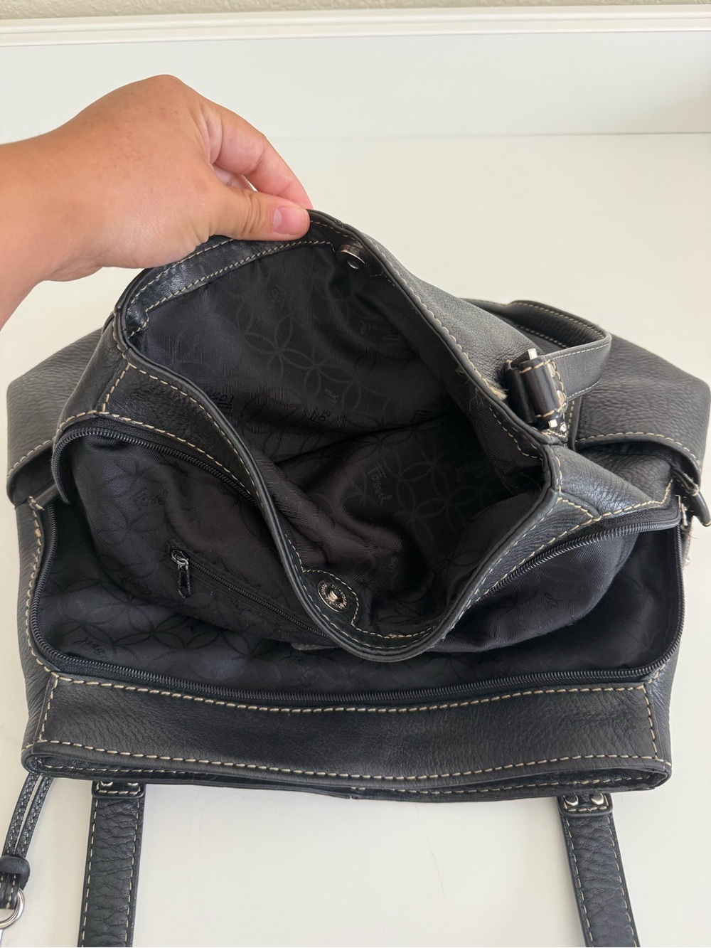 Fossil Black Leather Shoulder Tote with Contrast Stitching - Picture 5 of 11